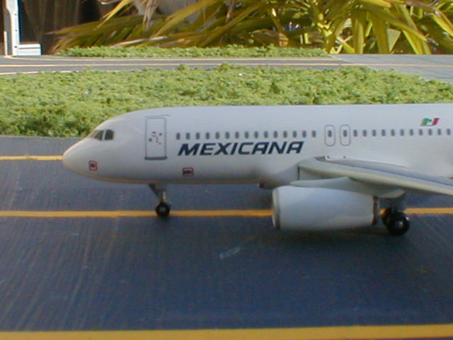 Mexicana A320 makes an emergency stop but all is well and the flight continues to Panama City as planned.