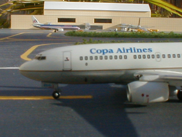 Copa 737-700 arrives from Managua.